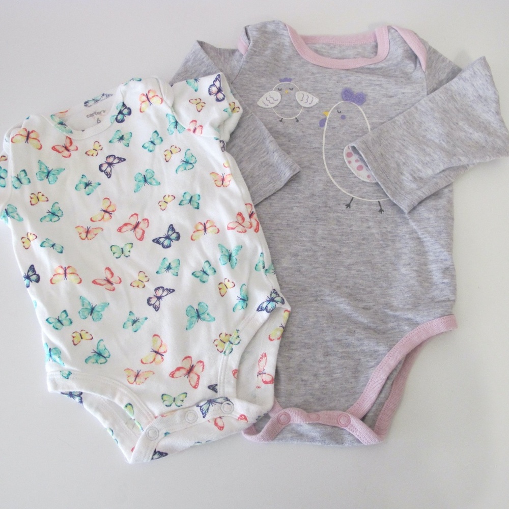 Bundle of 2 Carter's Onesie's Infant Baby Size 6 months GUC